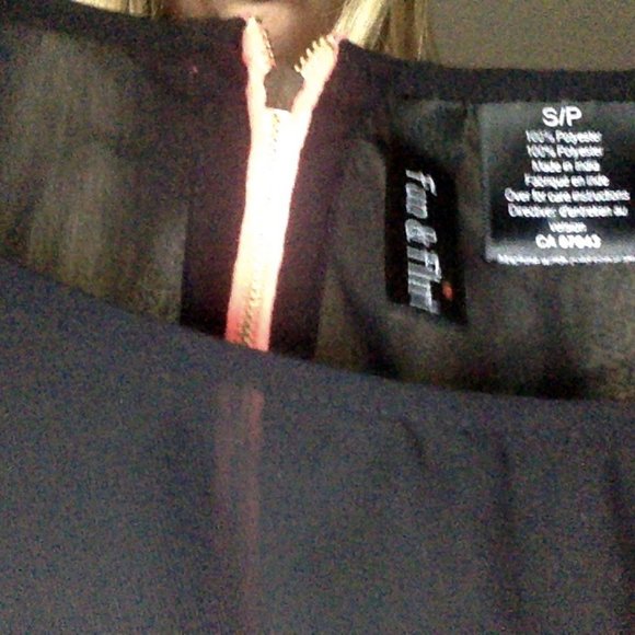 almost mesh top - Picture 4 of 4